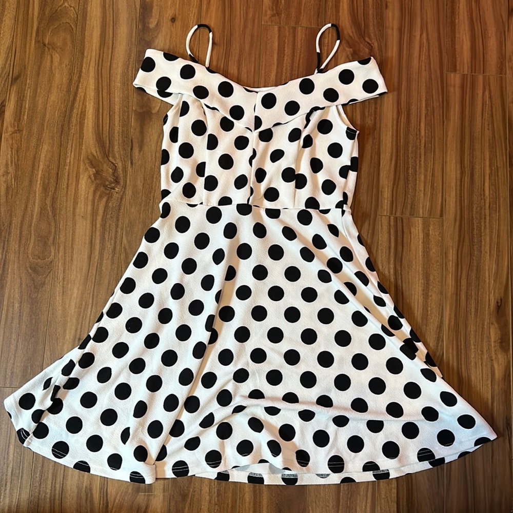 Suzy shier dress with sexy style, Worn once.